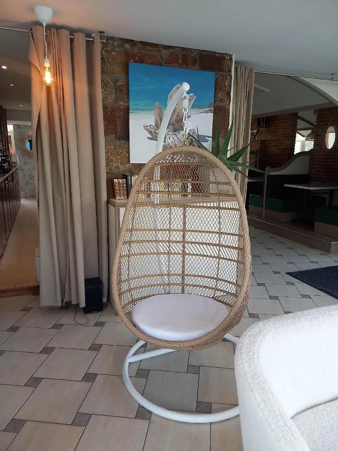 Hotel De La Mer